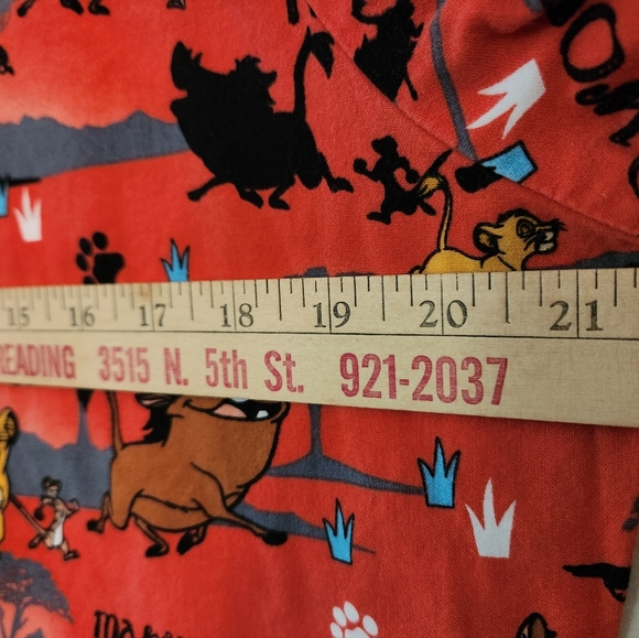Disney Lion King Hakuna Matata No Worries Simba Scrub Top Women’s M 2 Pockets. - Picture 4 of 5